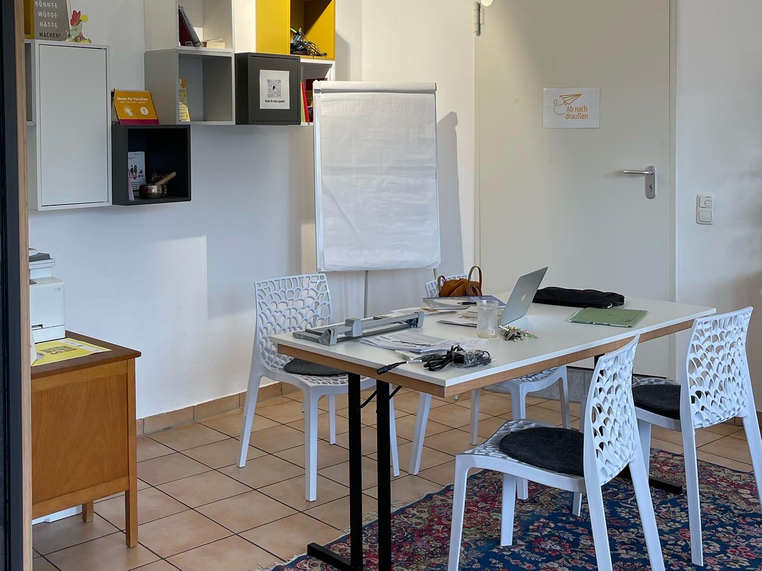CoWorking belegter Tisch